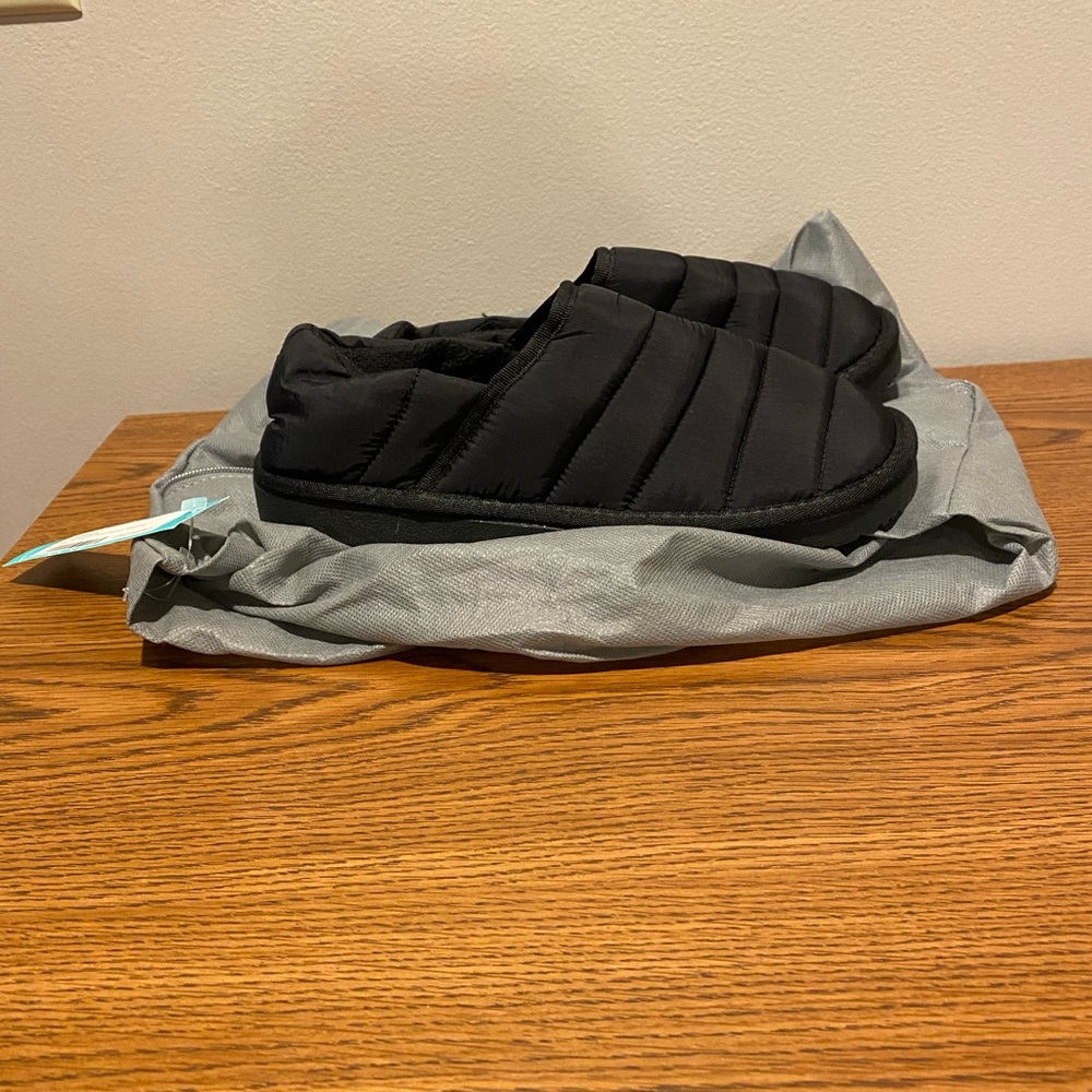 Campsite Dorian Black Nylon Quilted Shortie Slipper Shoes